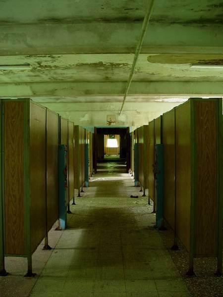 Fotos guardam memórias aterrorizadoras de sanatórios abandonados