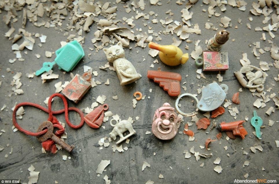 Fotos guardam memórias aterrorizadoras de sanatórios abandonados