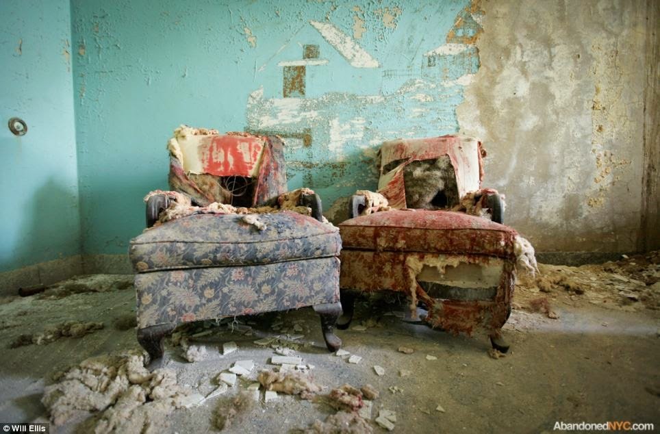 Fotos guardam memórias aterrorizadoras de sanatórios abandonados