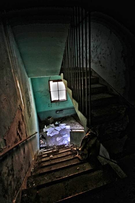 Fotos guardam memórias aterrorizadoras de sanatórios abandonados
