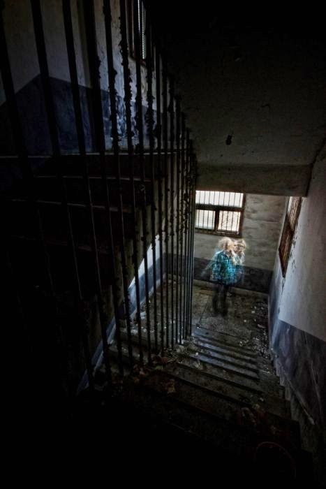 Fotos guardam memórias aterrorizadoras de sanatórios abandonados