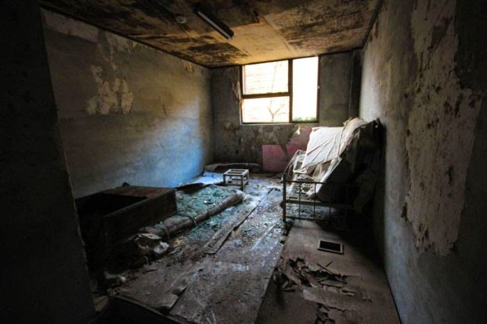 Fotos guardam memórias aterrorizadoras de sanatórios abandonados