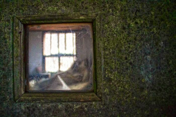 Fotos guardam memórias aterrorizadoras de sanatórios abandonados