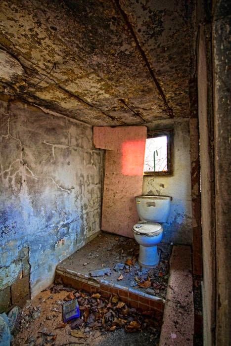 Fotos guardam memórias aterrorizadoras de sanatórios abandonados
