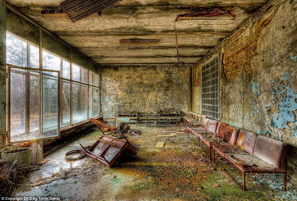 Fotos guardam memórias aterrorizadoras de sanatórios abandonados