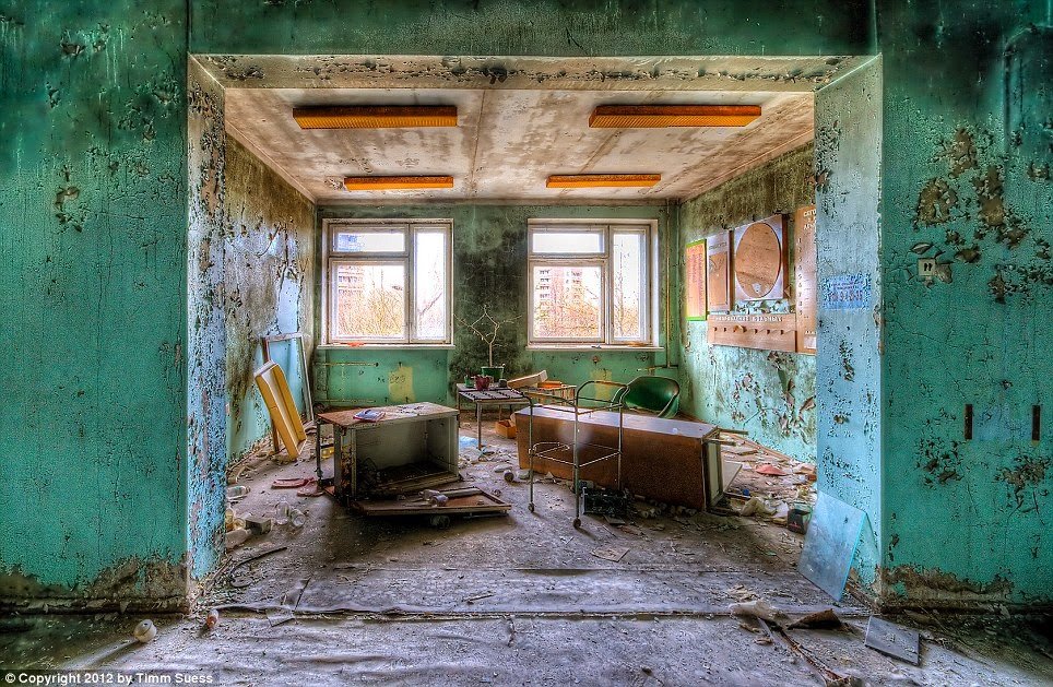 Fotos guardam memórias aterrorizadoras de sanatórios abandonados