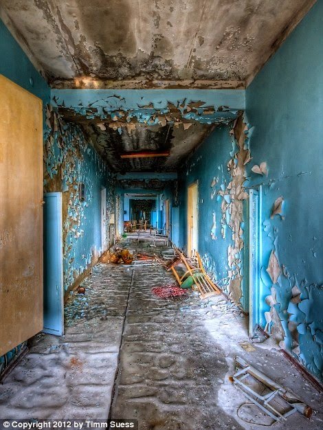 Fotos guardam memórias aterrorizadoras de sanatórios abandonados