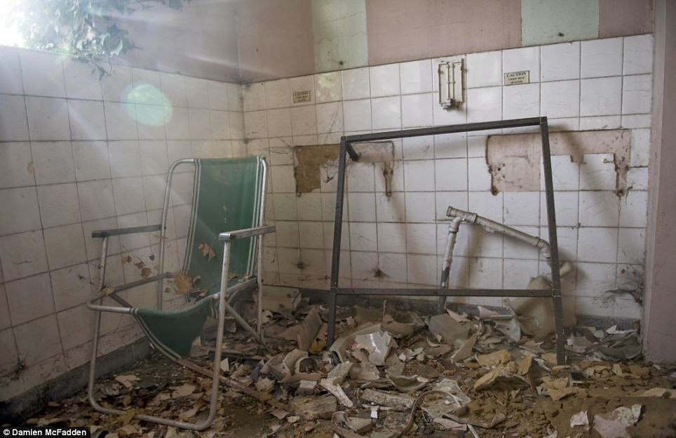 Fotos guardam memórias aterrorizadoras de sanatórios abandonados