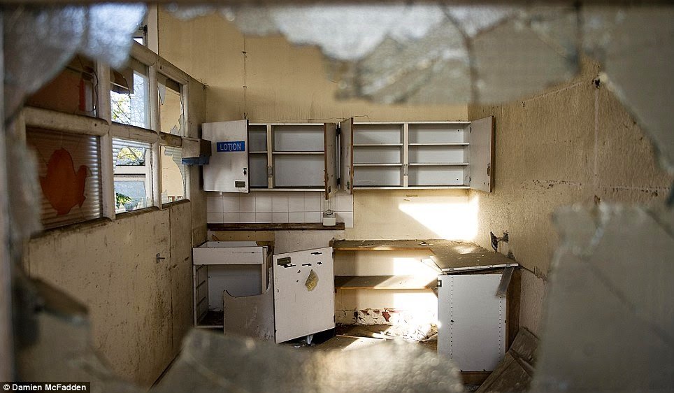 Fotos guardam memórias aterrorizadoras de sanatórios abandonados