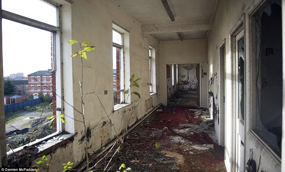 Fotos guardam memórias aterrorizadoras de sanatórios abandonados