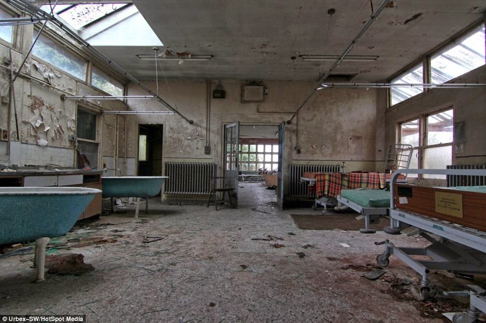 Fotos guardam memórias aterrorizadoras de sanatórios abandonados