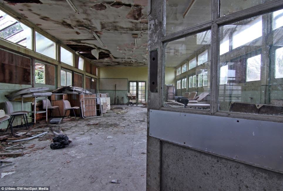 Fotos guardam memórias aterrorizadoras de sanatórios abandonados