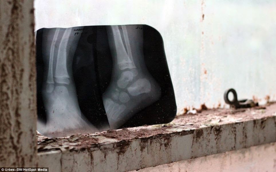 Fotos guardam memórias aterrorizadoras de sanatórios abandonados
