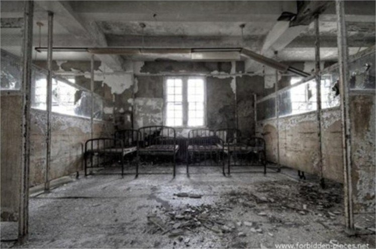 Fotos guardam memórias aterrorizadoras de sanatórios abandonados