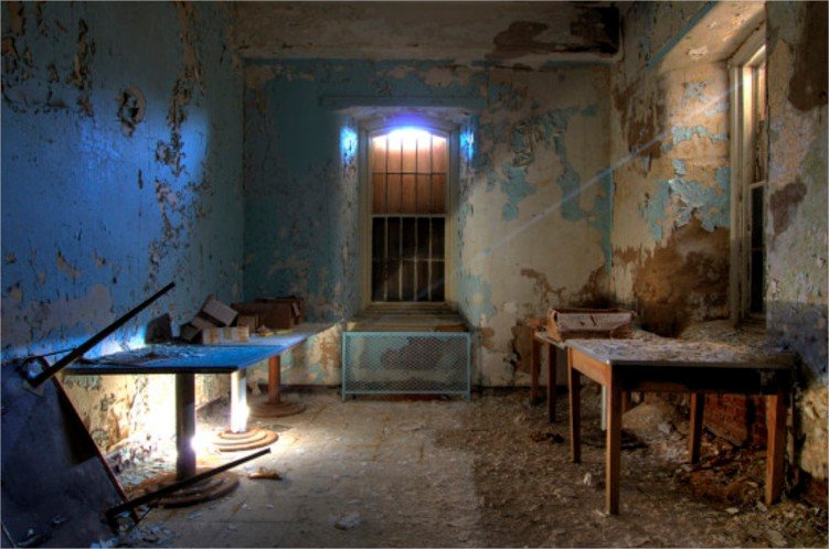 Fotos guardam memórias aterrorizadoras de sanatórios abandonados