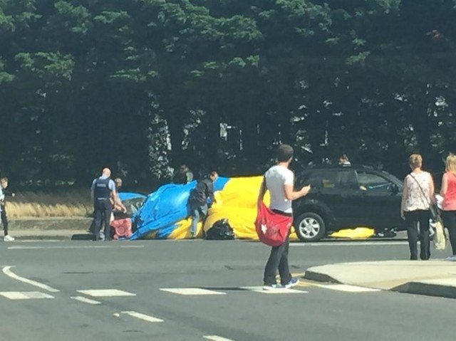Minion gigante voador assusta moradores de Dublin, na Irlanda