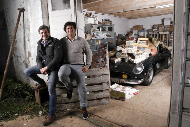 Matthieu Lamoure e Pierre Novikoff, os descobridores ao lado da raríssima Ferrari
