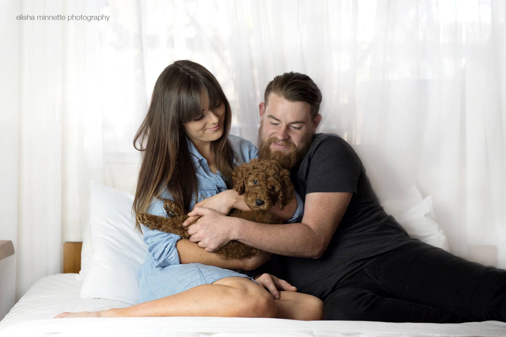 Inusitado: casal prepara surpresa para os pais com fotos do ‘netinho’