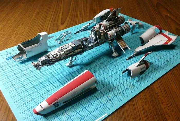 Artista japonês cria naves espaciais impressionantes feitas de papel