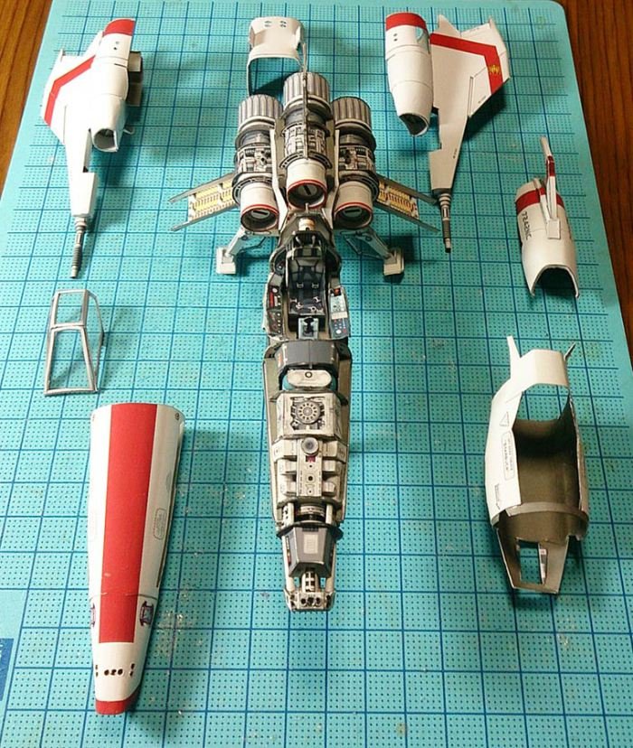 Artista japonês cria naves espaciais impressionantes feitas de papel
