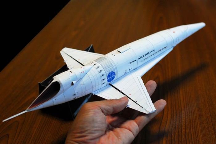 Artista japonês cria naves espaciais impressionantes feitas de papel