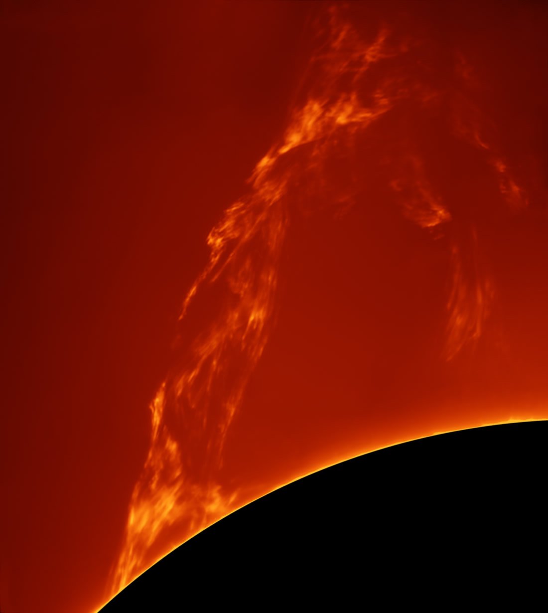 Vencedor na categoria Our Sun - Huge Prominence Lift-off por Paolo Porcellana (Itália)