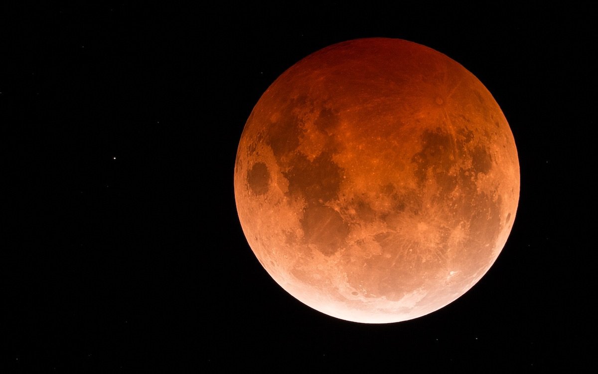 Finalista na categoria Our Moon - A Tainted Eclipse por Phil Hart (Austrália)