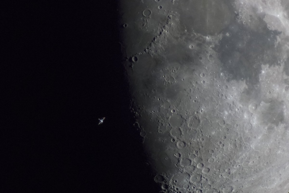 Finalista na categoria Our Moon - ISS Terminator Moon por Daniel Fernández Caxete (Espanha)