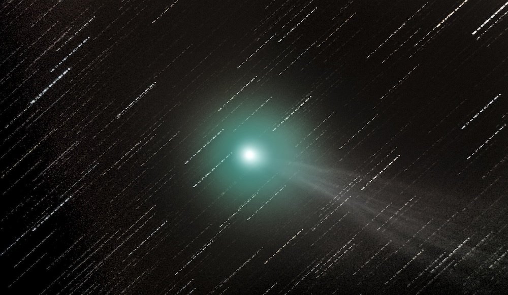 Vencedor na categoria Young Astronomy Photographer of the Year - A Celestial Visitor por George Martin (Reino Unido, 15 anos)