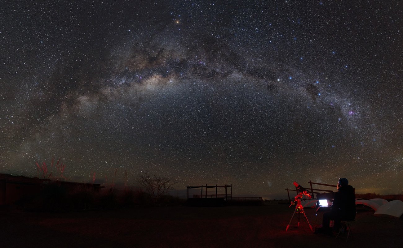 Finalista na categoria People and Space - Eternity and Astrophotographer por Yuri Zvezdny (Rússia)