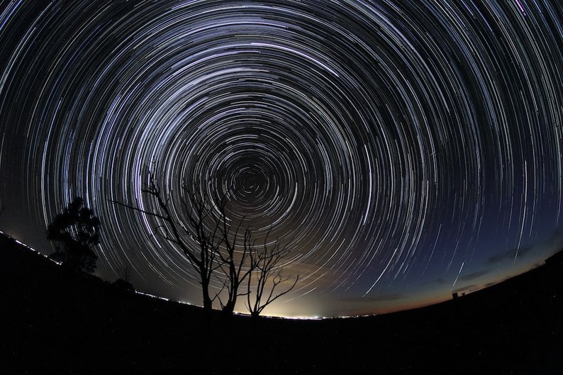 Finalista na categoria	Young Astronomy Photographer of the Year - Celestial Drift por Scott Carnie-Bronca (Australia, 13 anos)