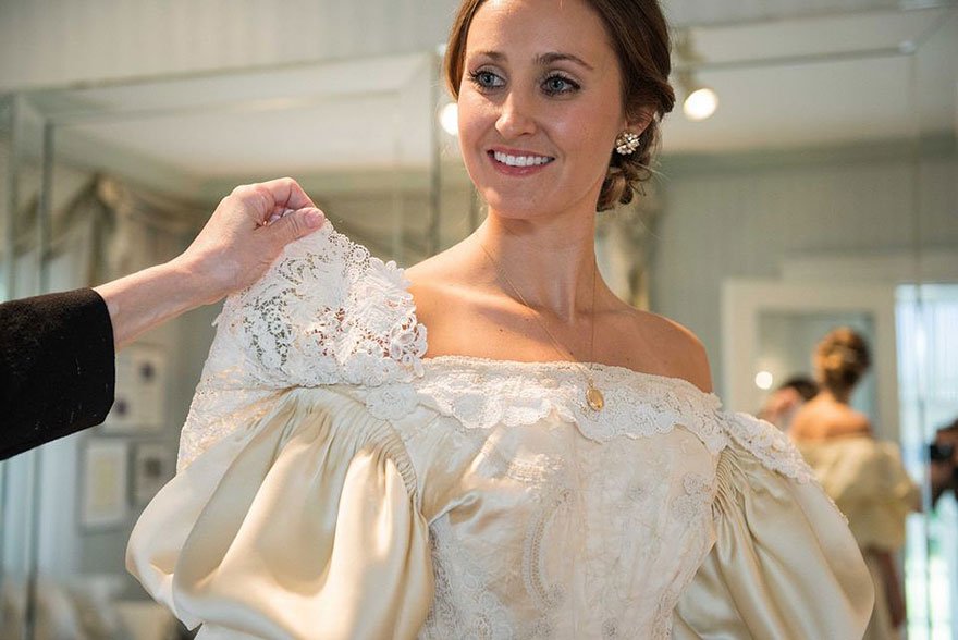 Há 120 anos na mesma família, vestido de noiva é usado pela 11ª vez!