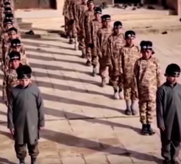 Vídeo mostra crianças tendo treinamento militar pelo Estado Islâmico