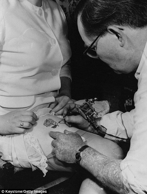 Fotografias mostram como eram as tatuagens antes da década de 60