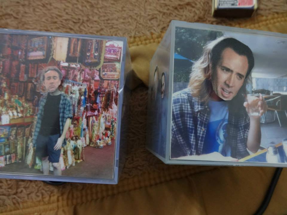 Homem encontra mais de 600 fotos do Nicolas Cage espalhadas pela casa