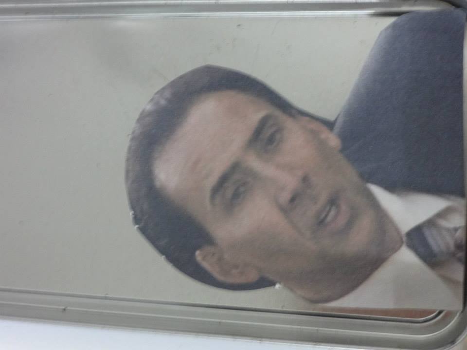 Homem encontra mais de 600 fotos do Nicolas Cage espalhadas pela casa