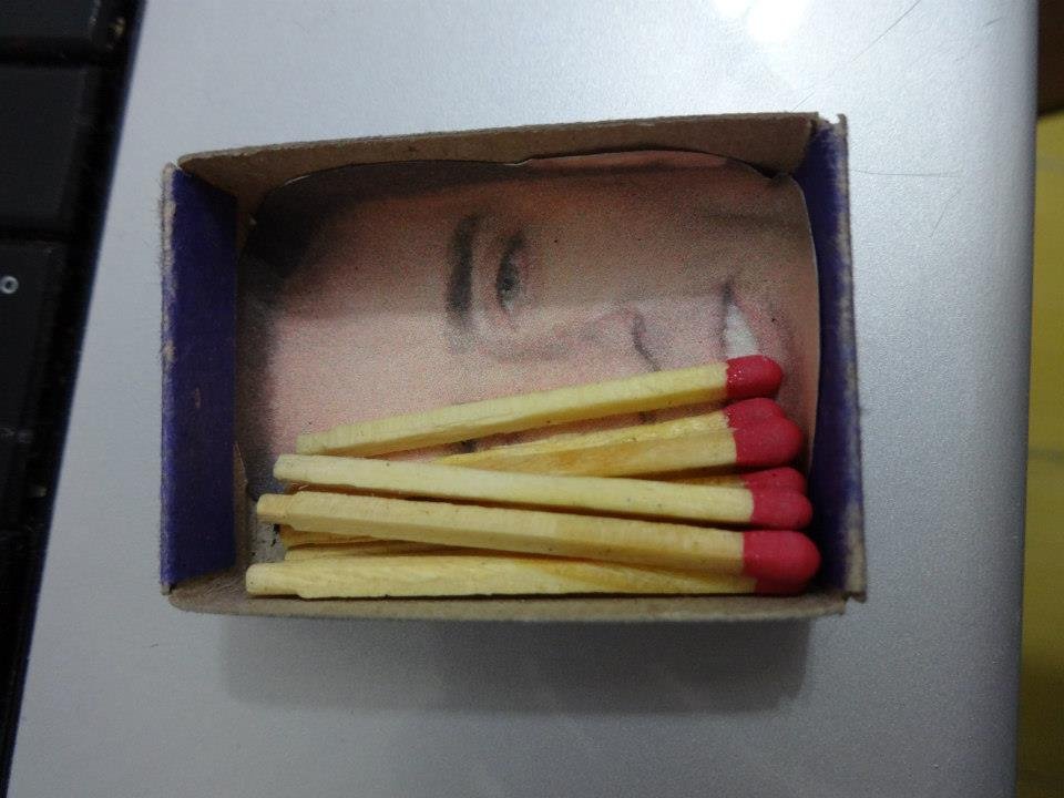 Homem encontra mais de 600 fotos do Nicolas Cage espalhadas pela casa