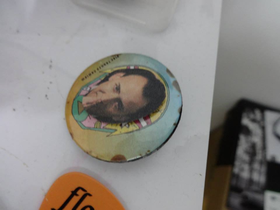 Homem encontra mais de 600 fotos do Nicolas Cage espalhadas pela casa