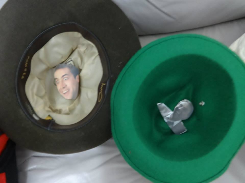 Homem encontra mais de 600 fotos do Nicolas Cage espalhadas pela casa