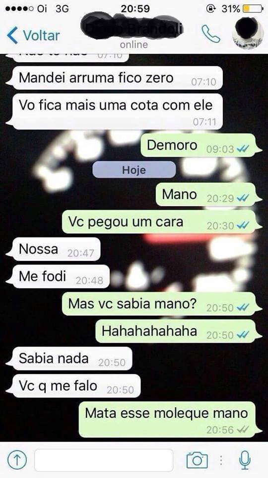 Força na peruca: fantasiado de mulher, rapaz beija 175 homens em festa