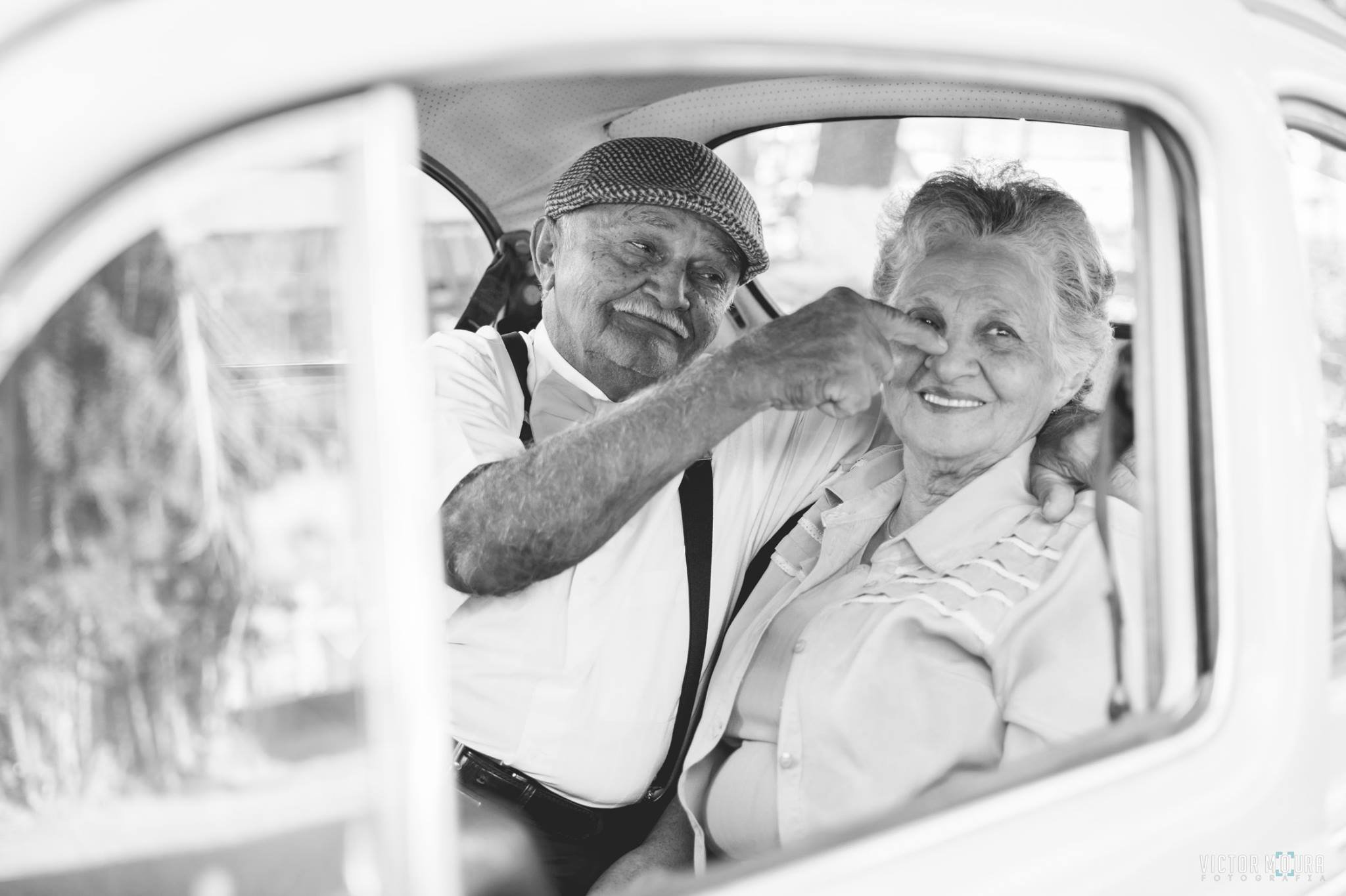 Love is in the air: casal comemora 60 anos de união com ensaio encantador