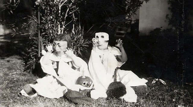 44 fotos bizarras que provam que o Halloween já foi muito assustador