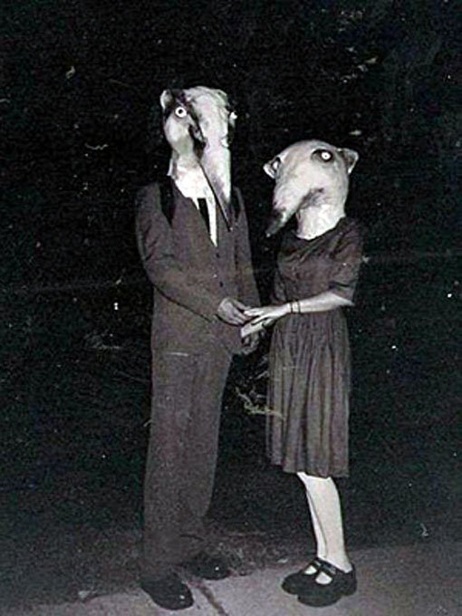 44 fotos bizarras que provam que o Halloween já foi muito assustador