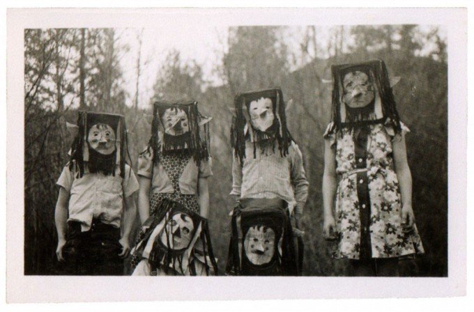 44 fotos bizarras que provam que o Halloween já foi muito assustador