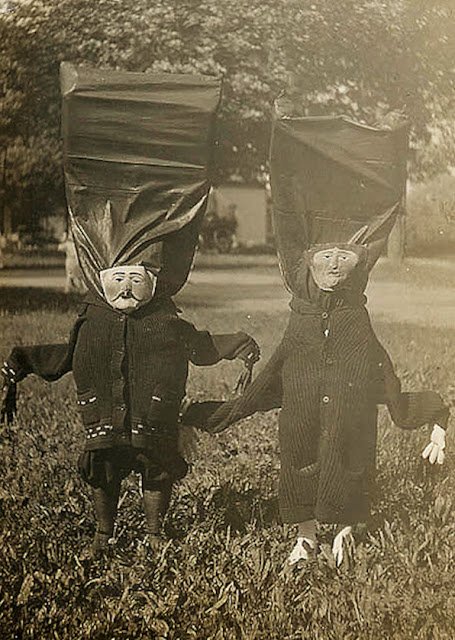 44 fotos bizarras que provam que o Halloween já foi muito assustador
