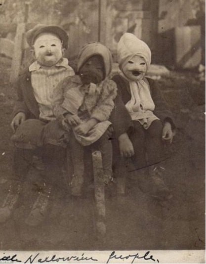 44 fotos bizarras que provam que o Halloween já foi muito assustador