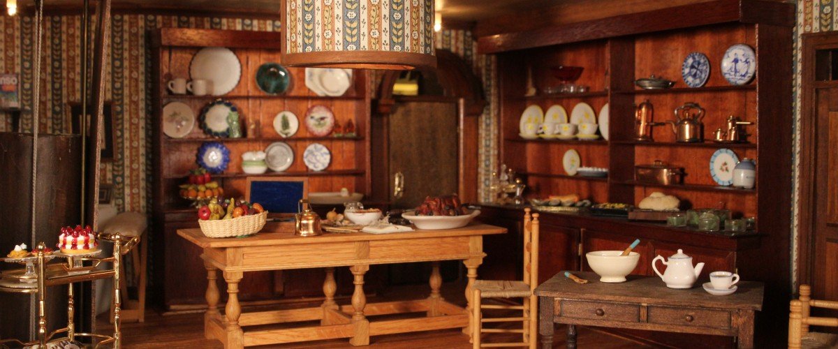 Astrolat Dollhouse Castle