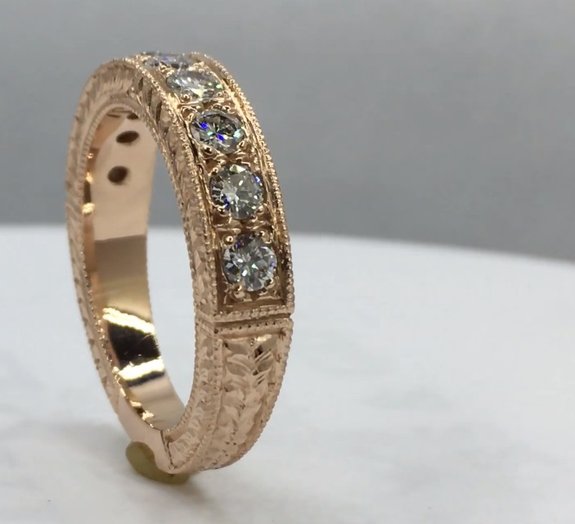 Você sabe como é a fabricação artesanal de um anel de diamantes? [vídeo]