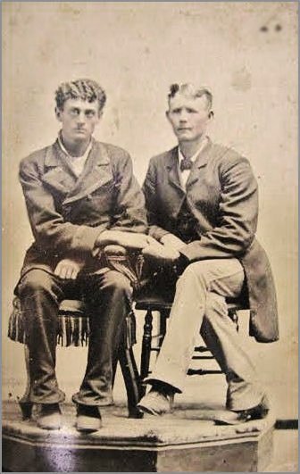 Isso é família: confira fotos de casais gays da virada do século passado