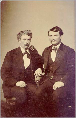 Isso é família: confira fotos de casais gays da virada do século passado